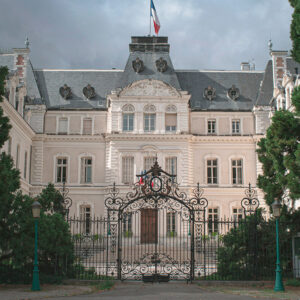 Accompany you to the Préfecture or the Mairie